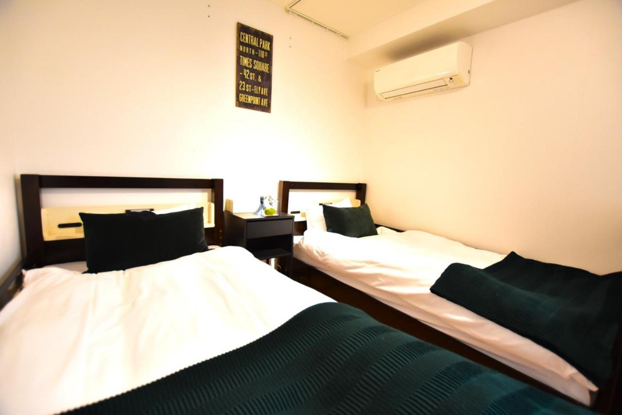 Appartamento Kuromon28-Near Kuromon Market,Nihonbashi Station Osaka Esterno foto