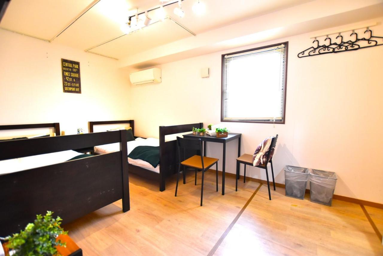 Appartamento Kuromon28-Near Kuromon Market,Nihonbashi Station Osaka Esterno foto